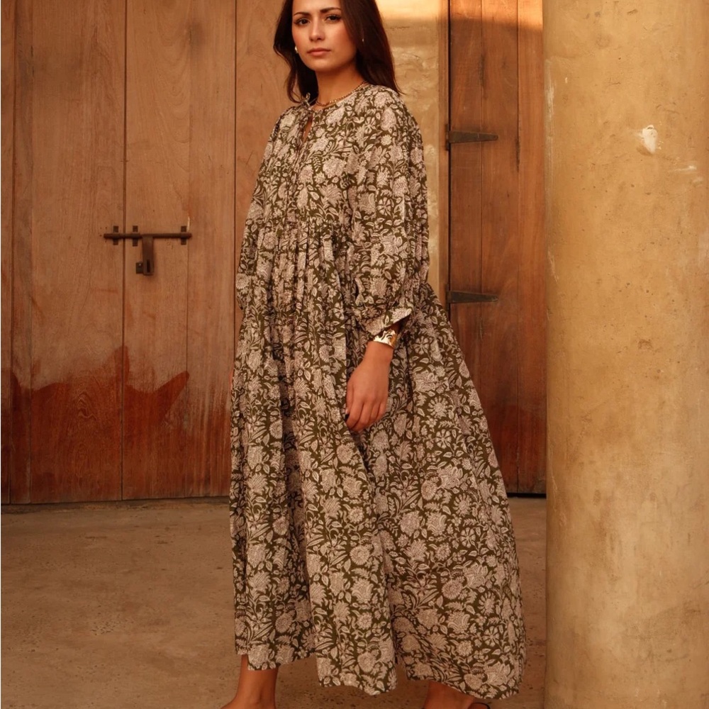 Chic Floral Maxi Dress in Olive and Cream